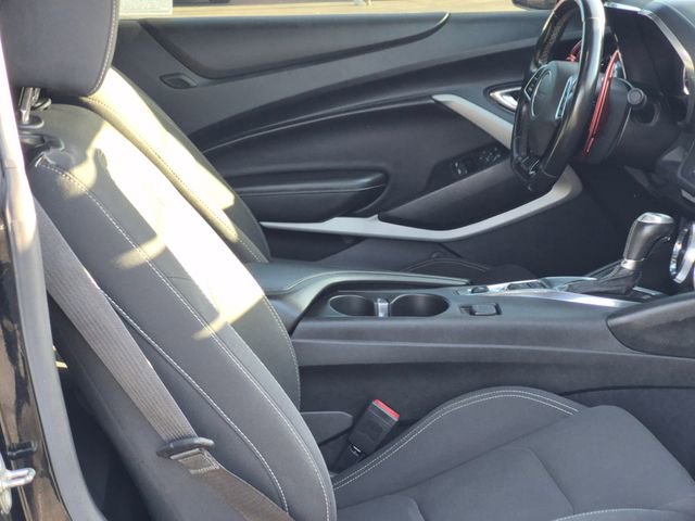 Used 2018 Chevrolet Camaro LT RWD image 17