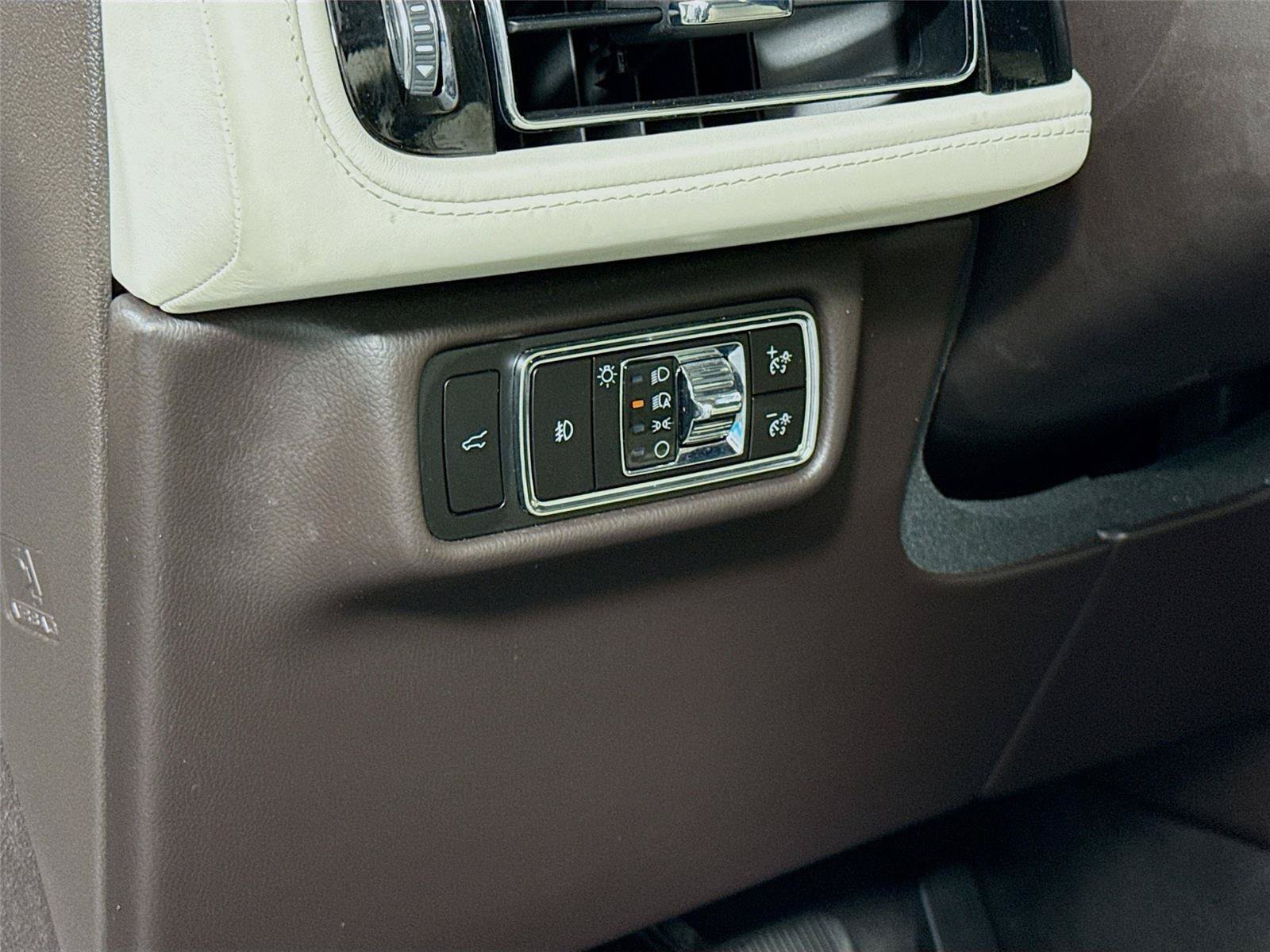 Used 2023 Lincoln Aviator Black Label w/ Dynamic Handling Package AWD/4WD image 8