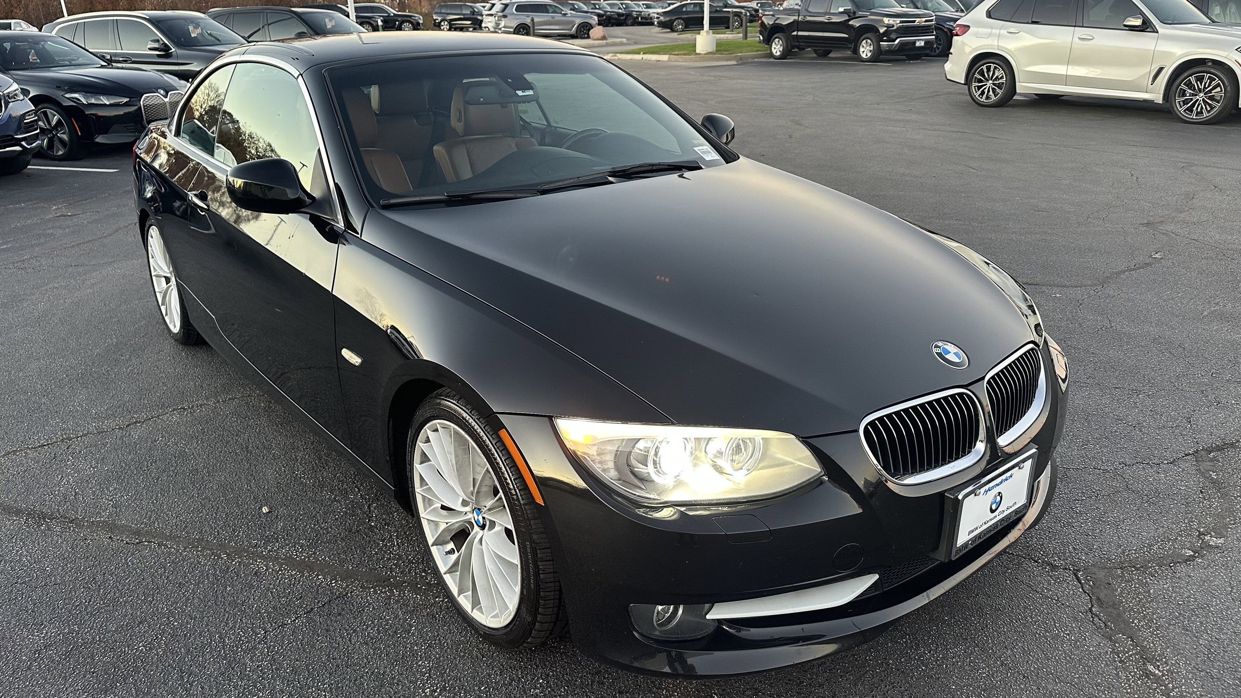 Used 2011 BMW 335i Convertible image 2