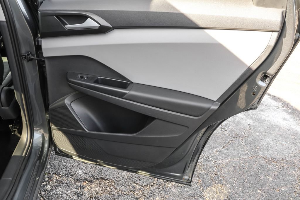 Certified 2022 Volkswagen Taos SE image 31