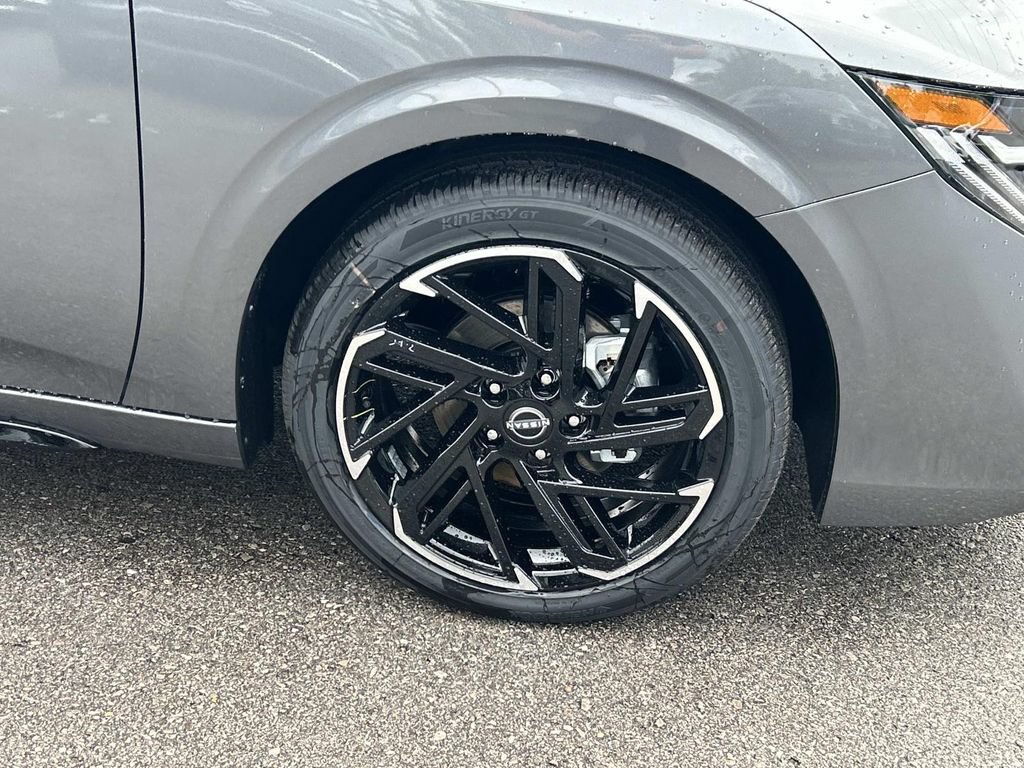 New 2026 Nissan Sentra SR w/ Floor Mat Package FWD image 9