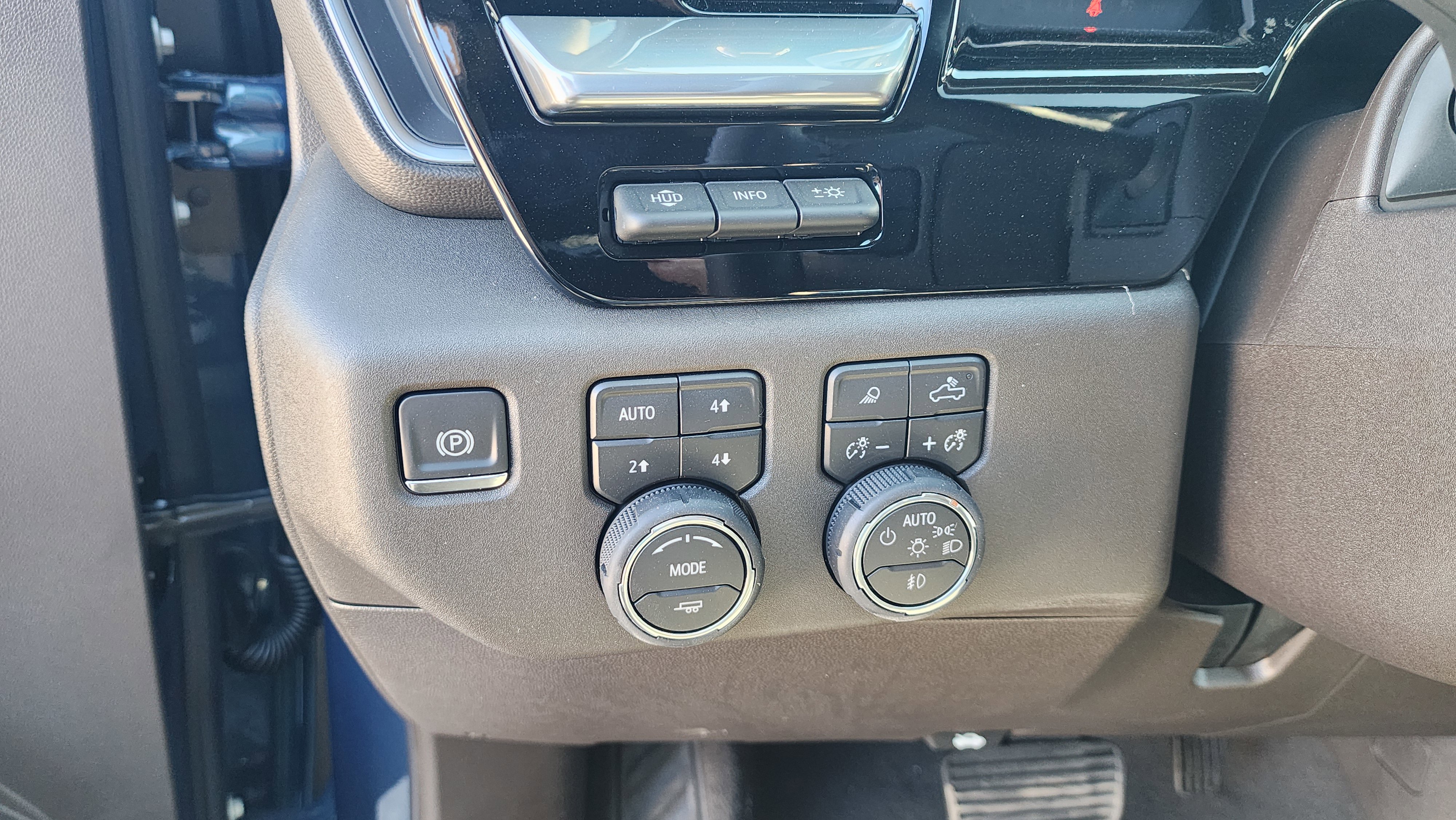 New 2026 Chevrolet Silverado 3500 LTZ w/ LTZ Plus Package image 13