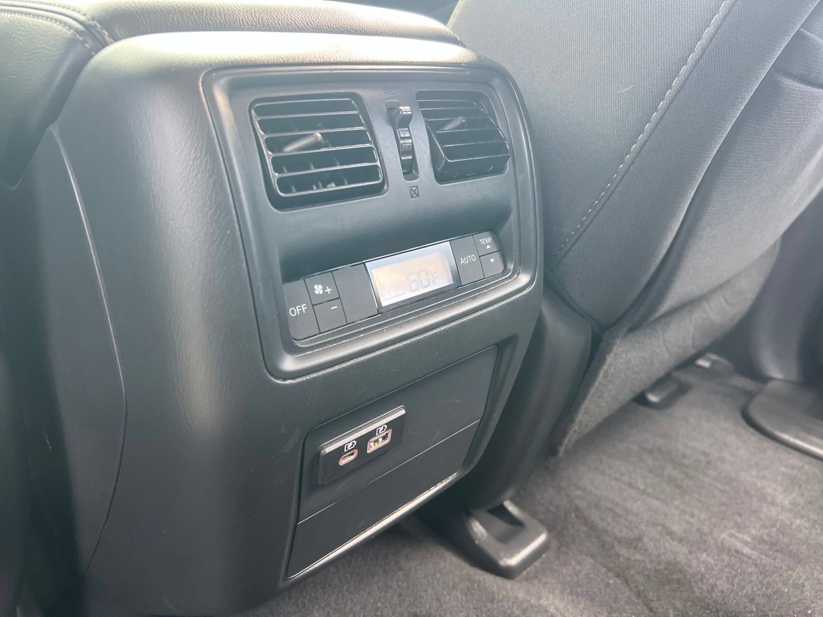Used 2020 Nissan Pathfinder SV FWD image 30