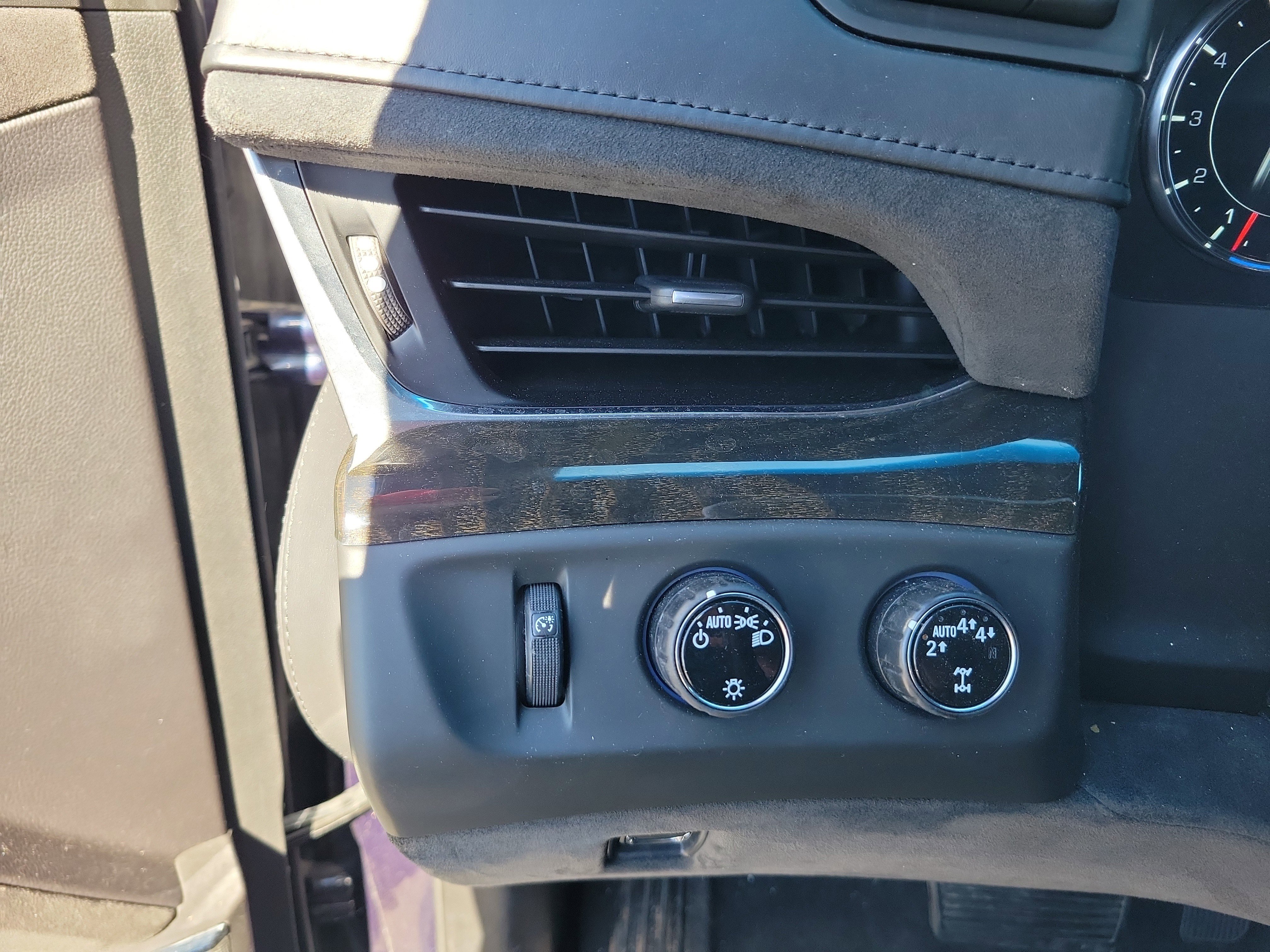 Used 2018 Cadillac Escalade ESV Platinum image 21