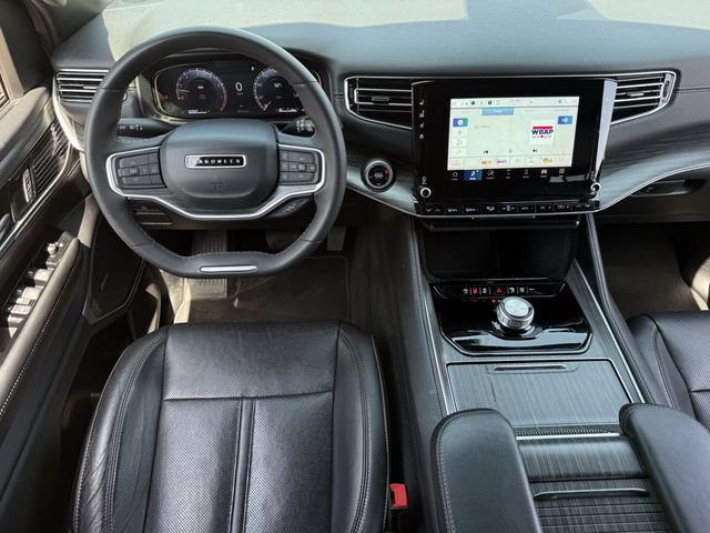 Used 2024 Jeep Wagoneer L Series II RWD image 12