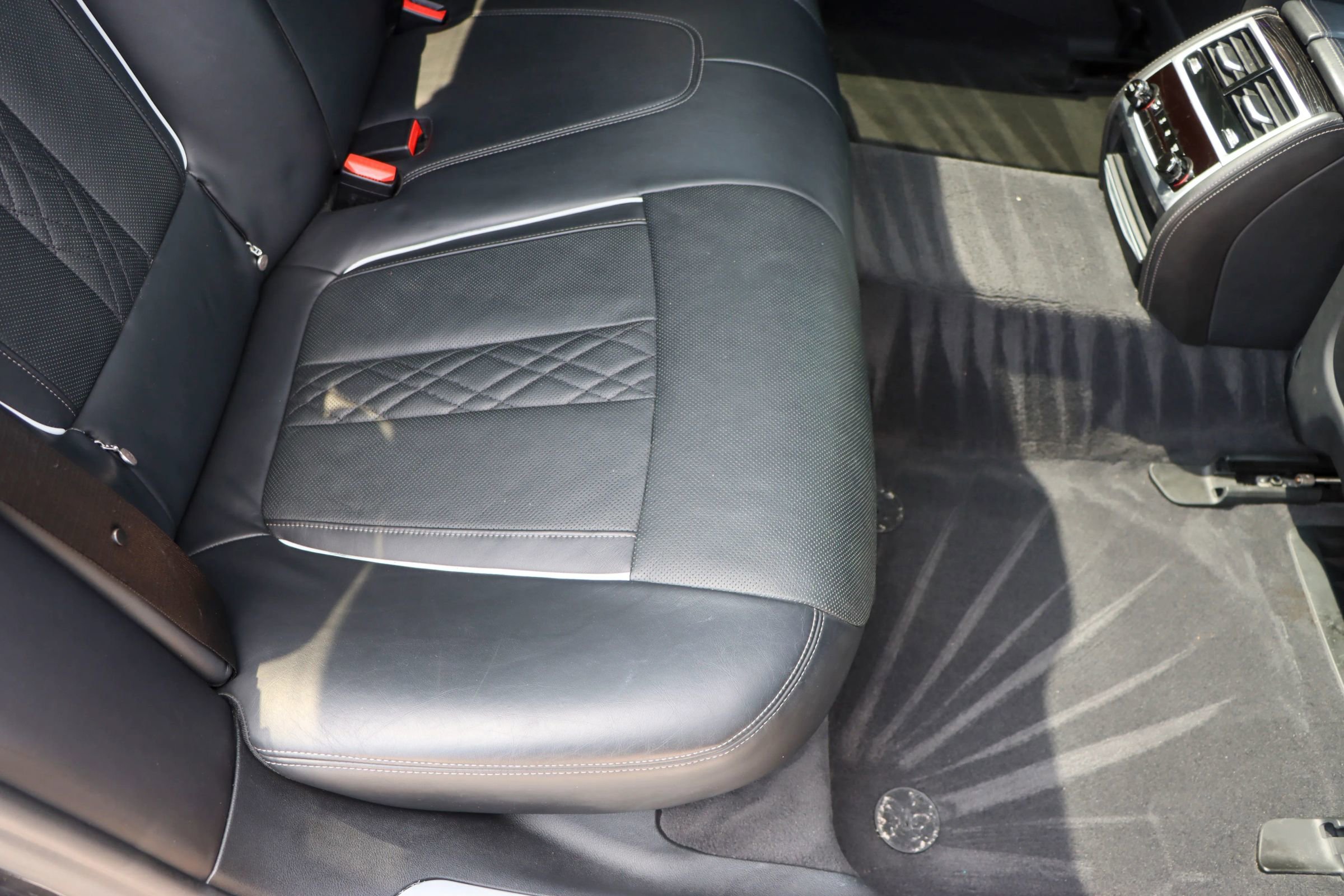 Used 2019 BMW 750i w/ Executive Package RWD image 21