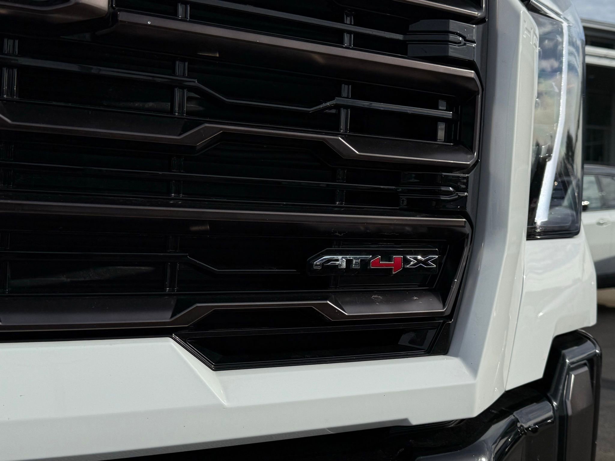 Used 2024 GMC Sierra 2500 AT4X image 5