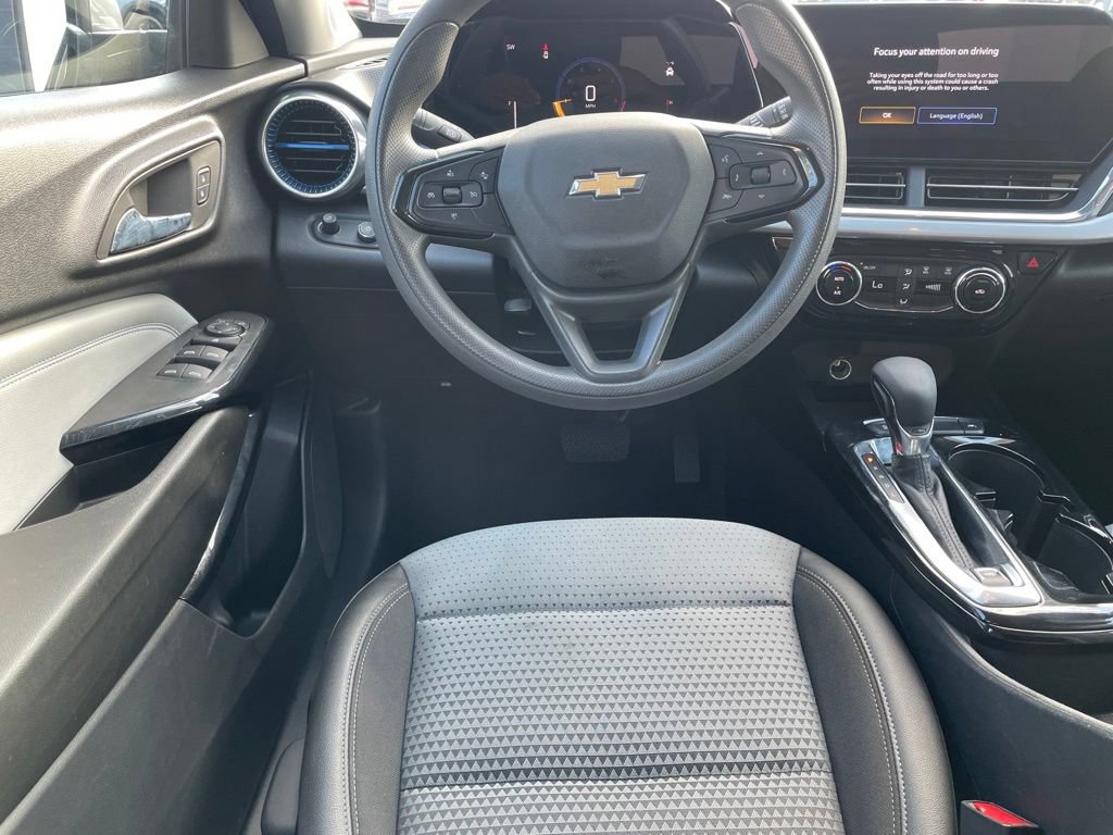 Used 2025 Chevrolet Trax LT FWD image 19