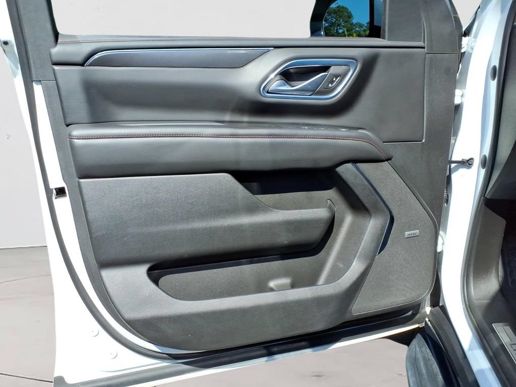Used 2022 Chevrolet Tahoe RST w/ Luxury Package AWD/4WD image 19