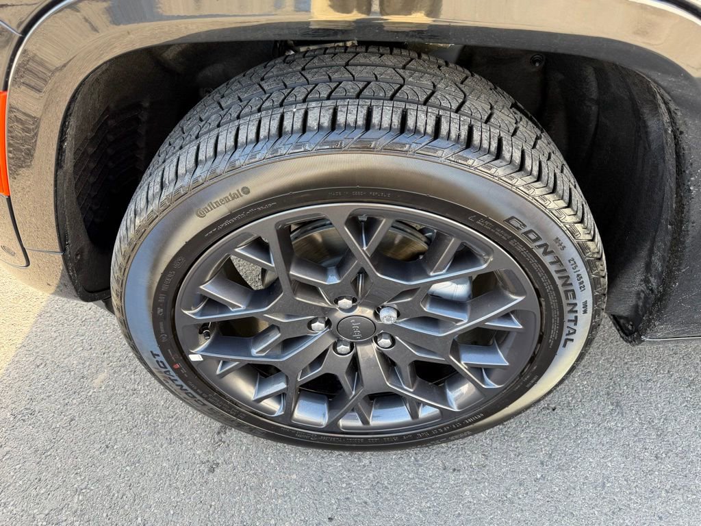 Certified 2025 Jeep Grand Cherokee Summit w/ Adv Protech Group IV image 12