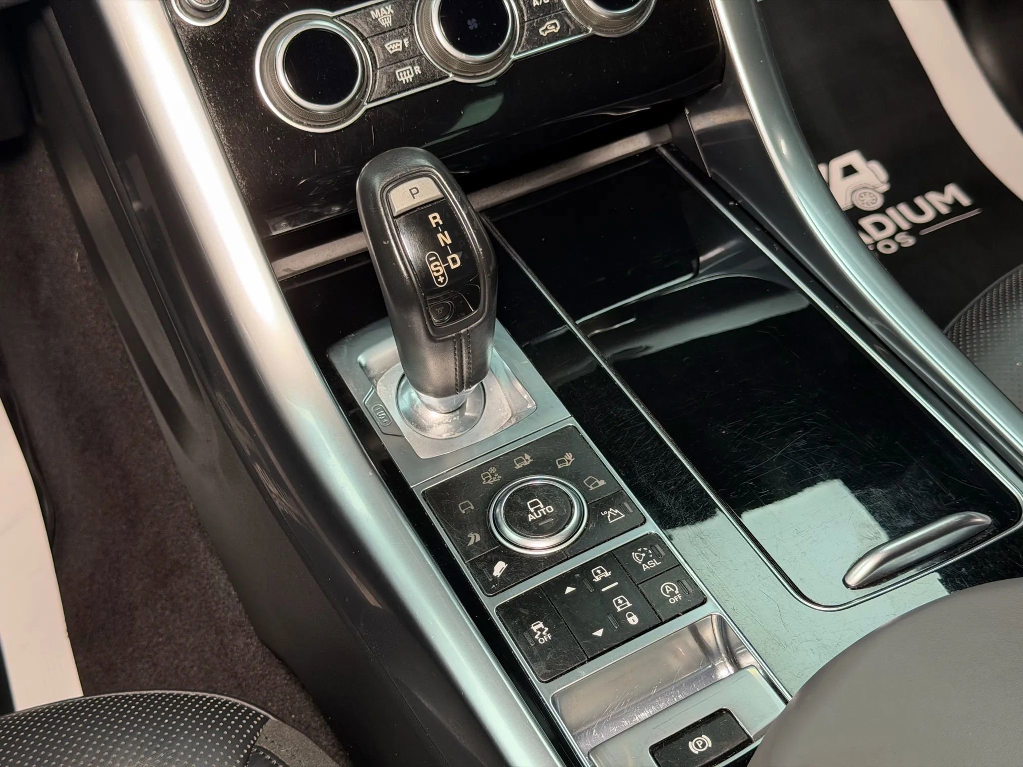 Used 2014 Land Rover Range Rover Sport Supercharged image 31