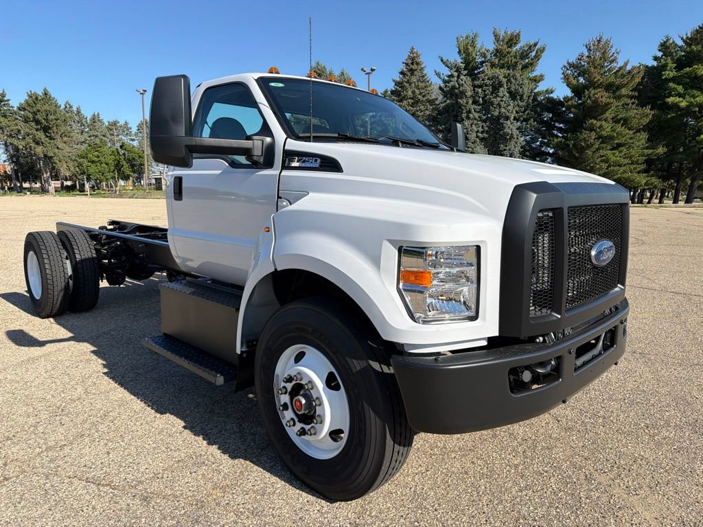 New 2027 Ford F750 2WD Regular Cab Super Duty image 1