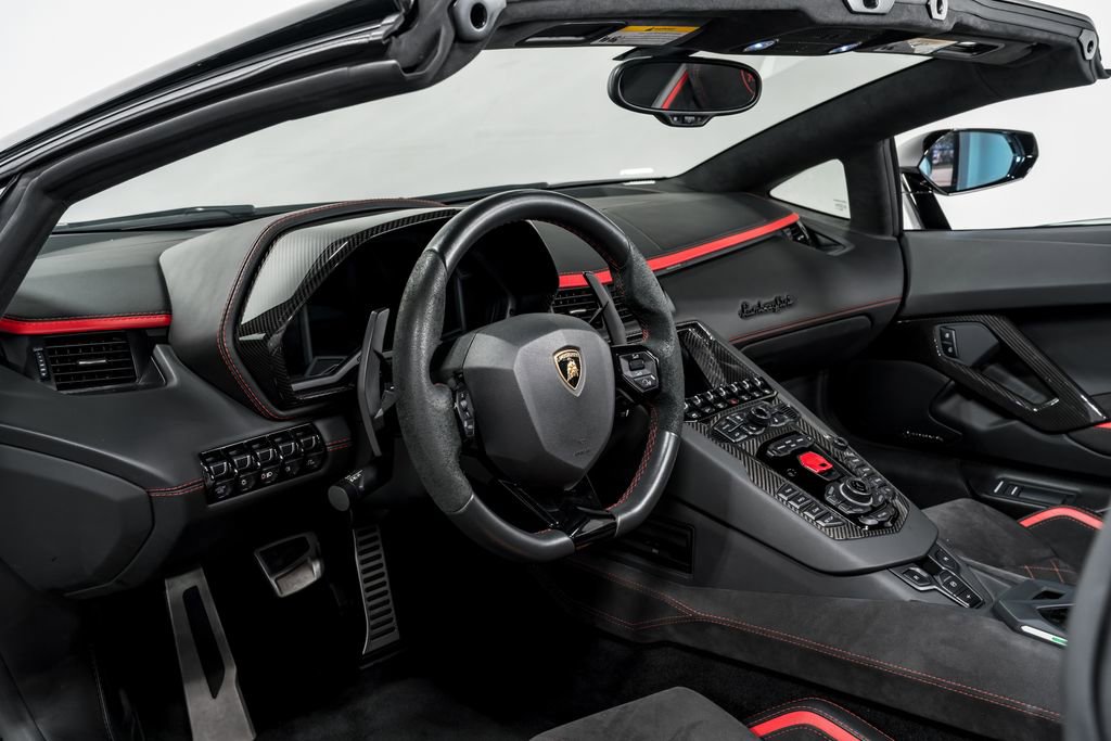 Used 2018 Lamborghini Aventador S image 11