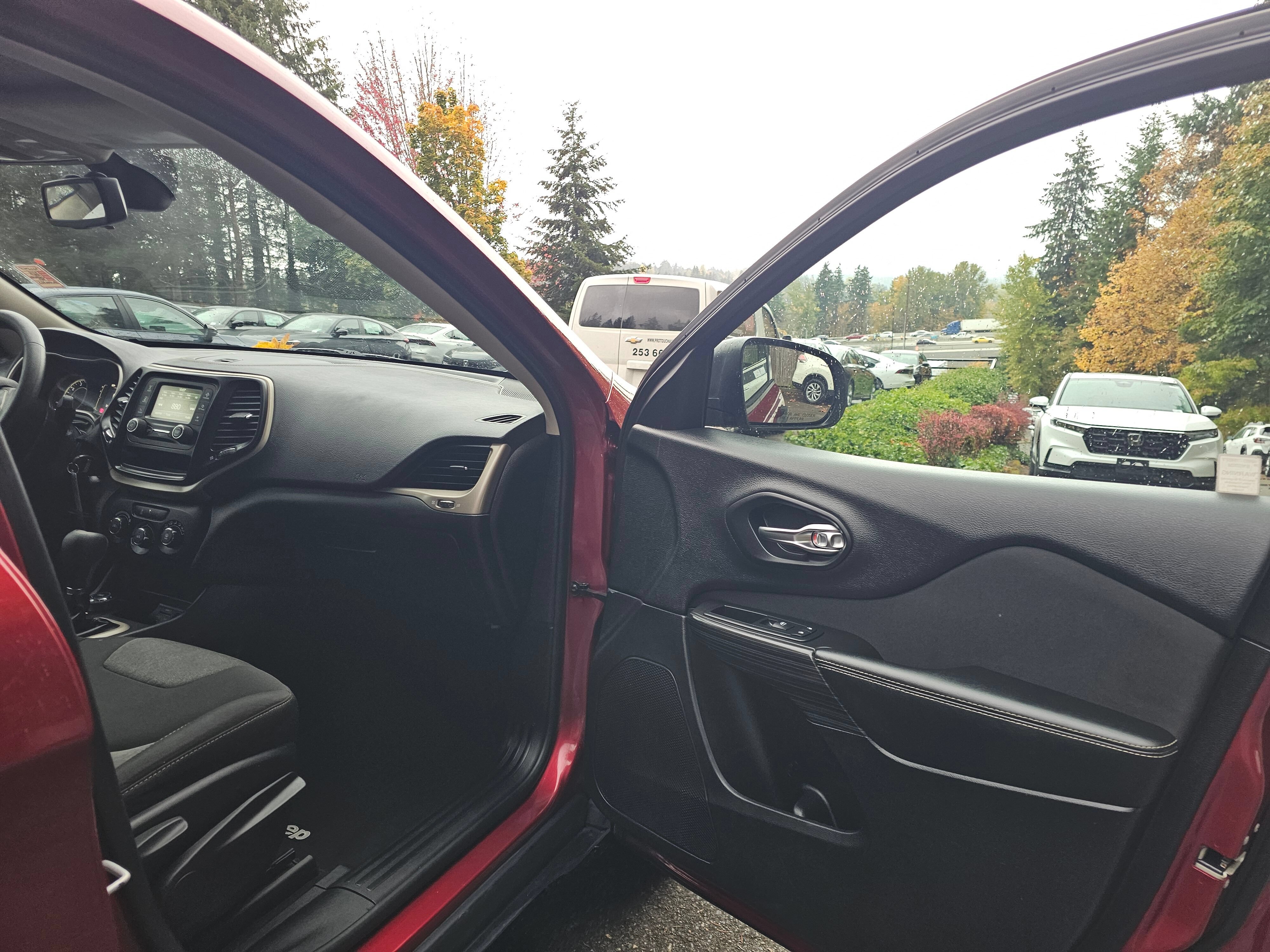 Used 2014 Jeep Cherokee Sport AWD/4WD image 12