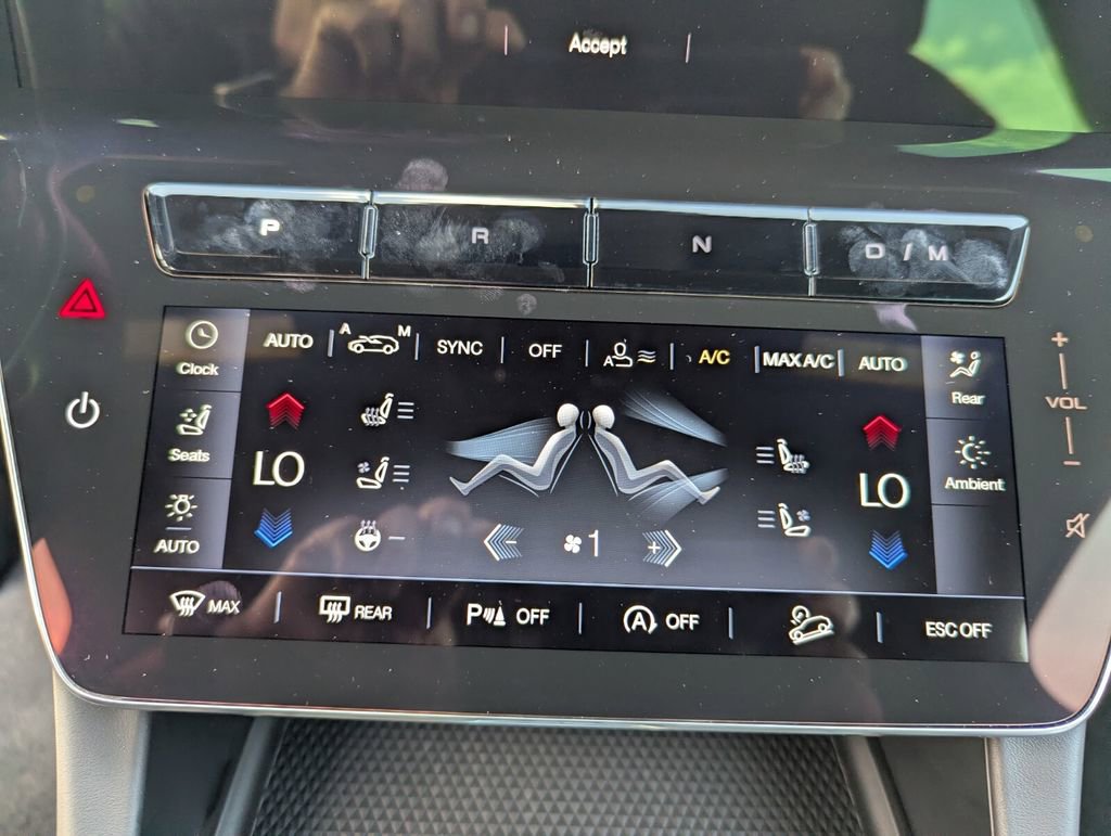 Used 2025 Mercedes-Benz GLB 250 4MATIC image 33