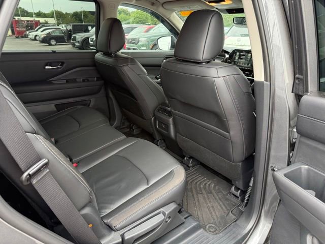 Used 2025 Nissan Pathfinder SL w/ Cargo Package FWD image 19