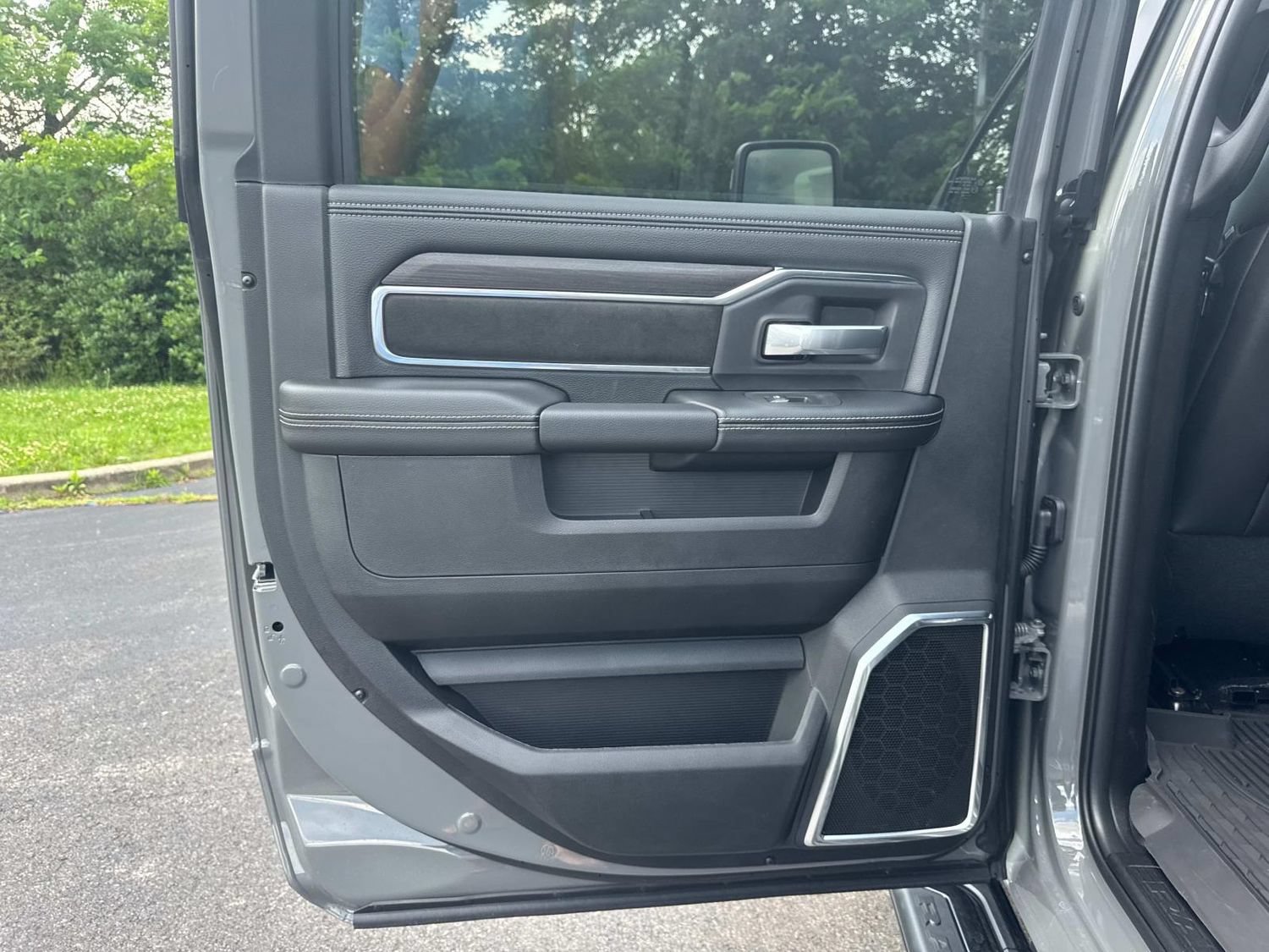 New 2026 RAM 2500 Laramie w/ Night Edition AWD/4WD image 17
