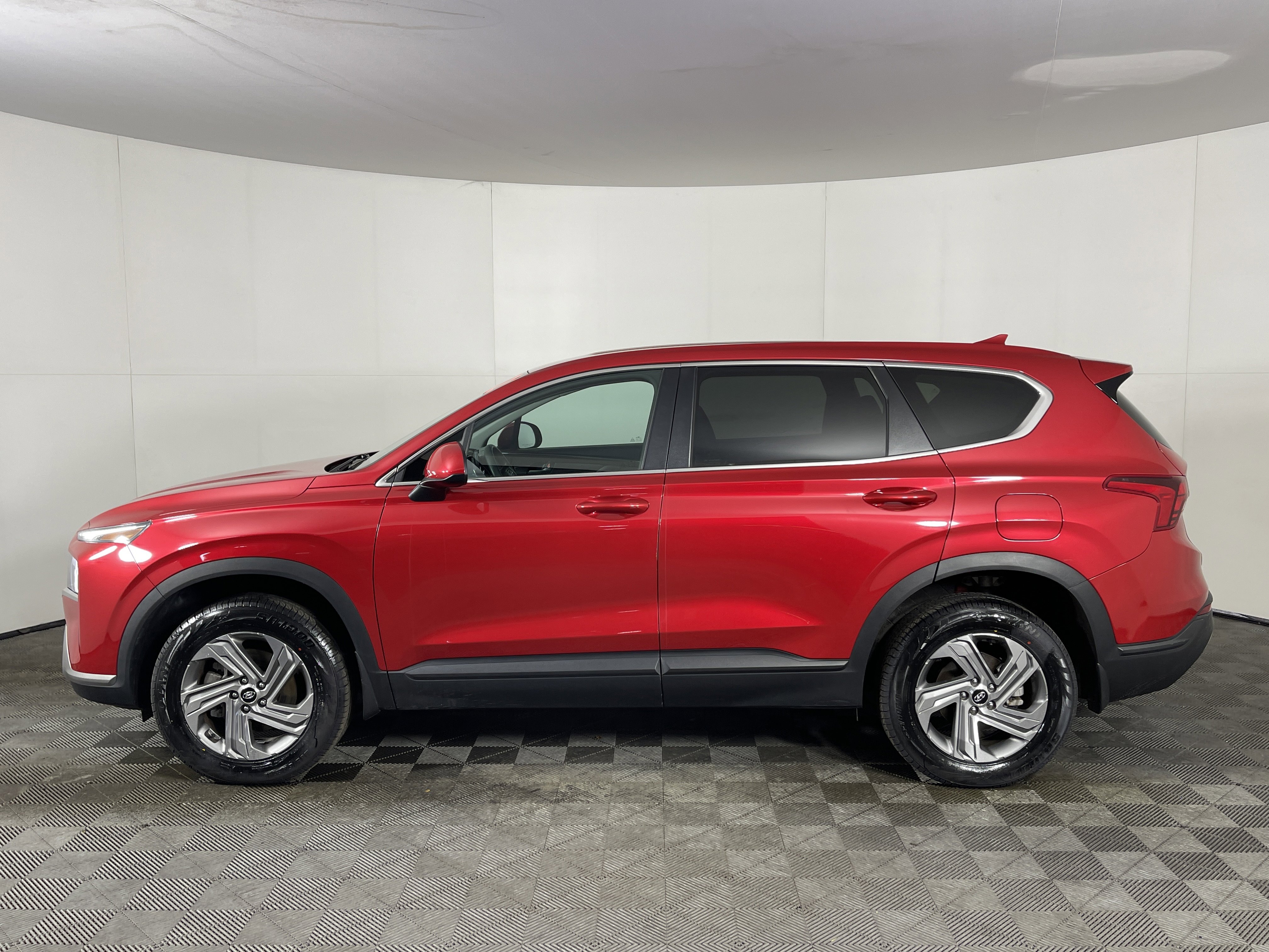 Used 2023 Hyundai Santa Fe SE image 3