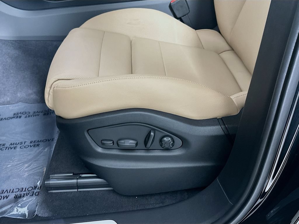 Certified 2026 Porsche Cayenne AWD/4WD image 21