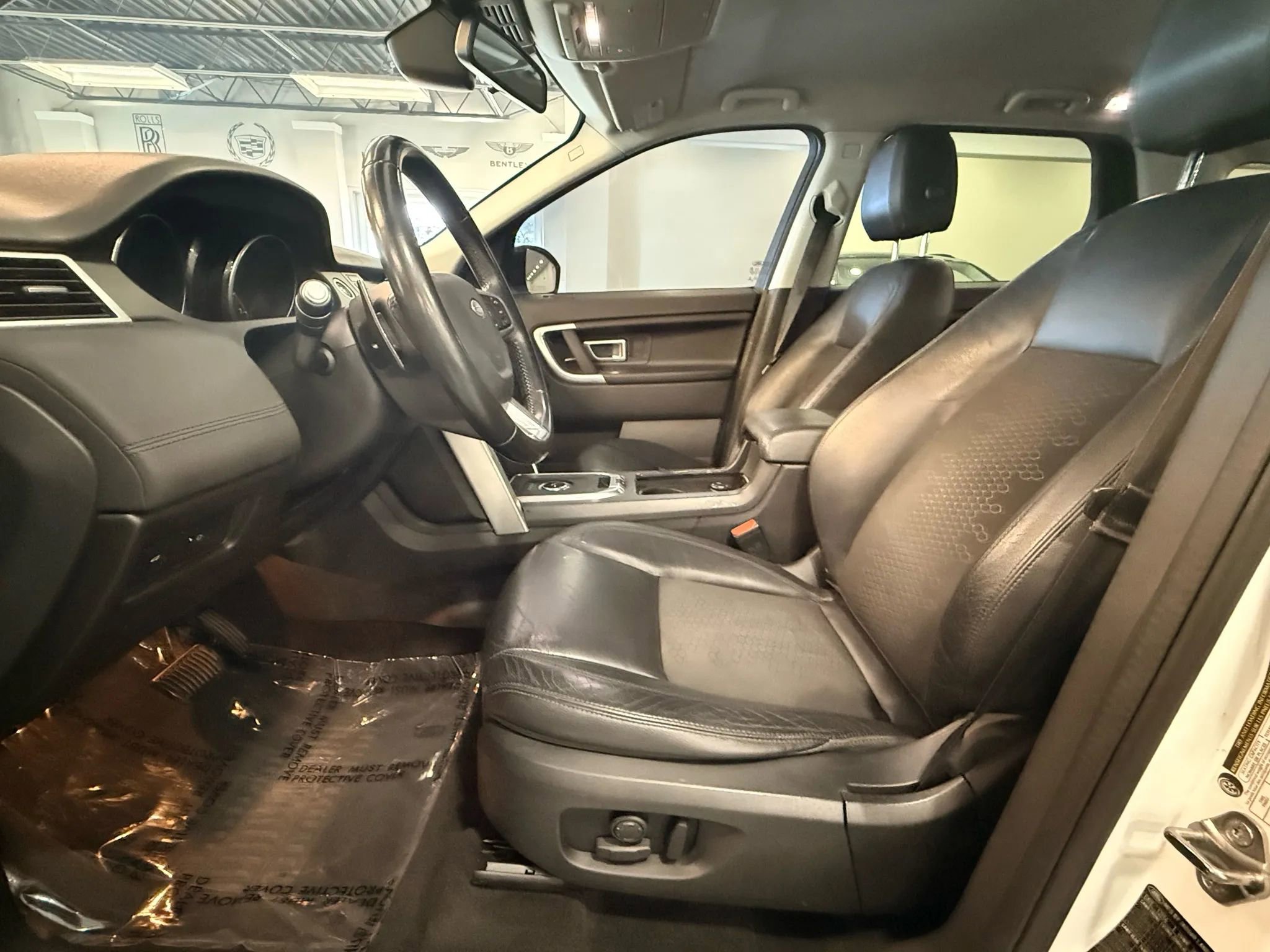 Used 2017 Land Rover Discovery Sport SE image 9