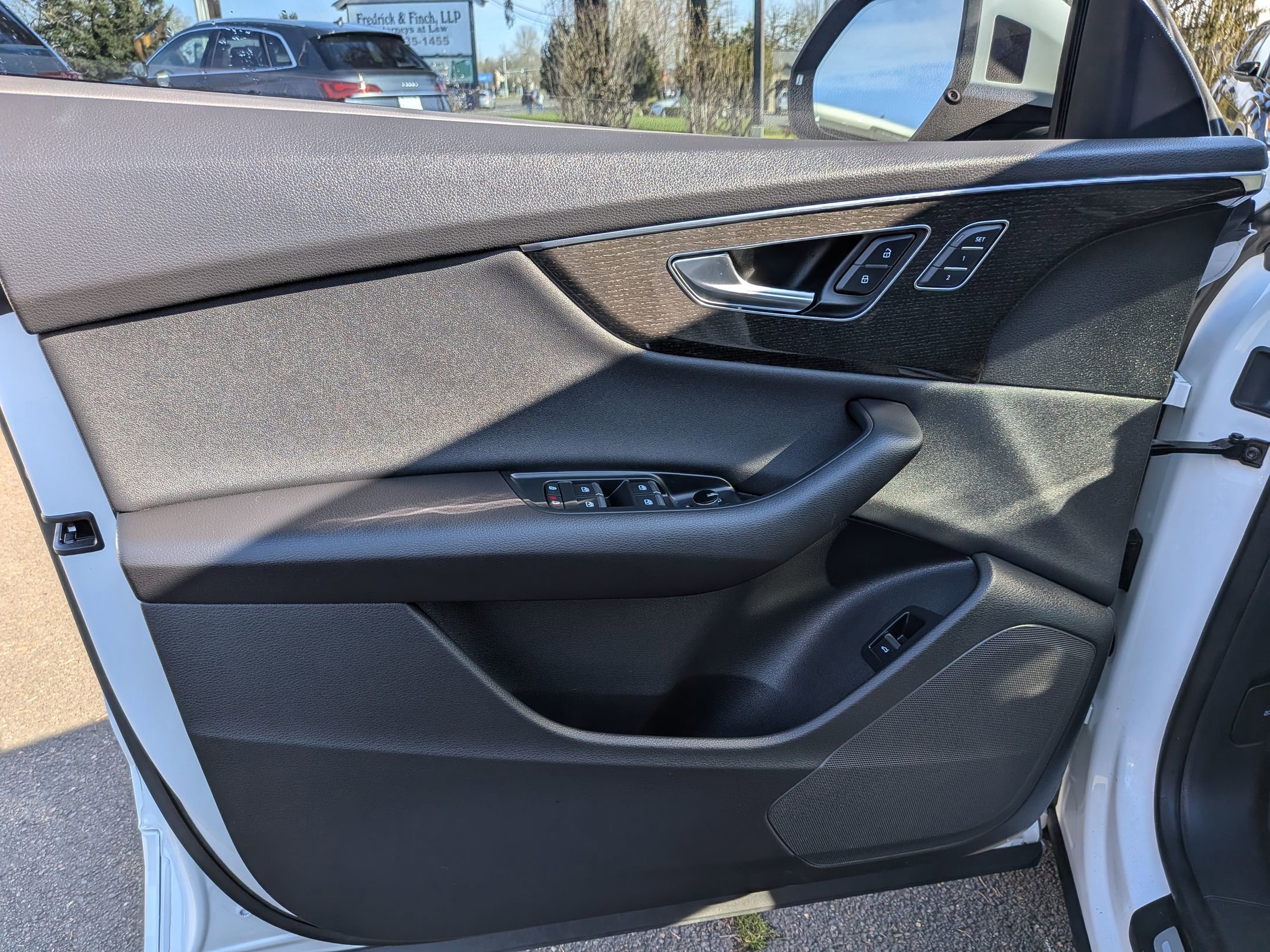 Used 2022 Audi Q8 Premium image 9