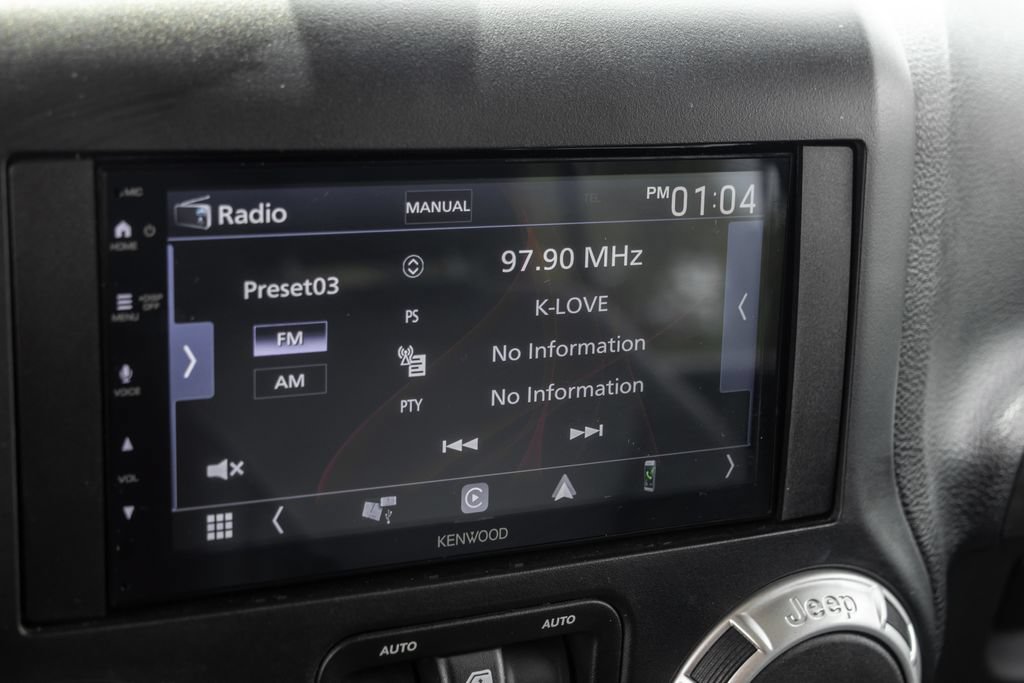 Used 2017 Jeep Wrangler Unlimited Sahara w/ Connectivity Group AWD/4WD image 17