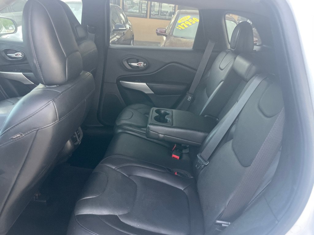 Used 2017 Jeep Cherokee Overland FWD image 14