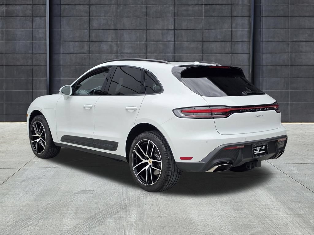 Used 2026 Porsche Macan AWD/4WD image 3