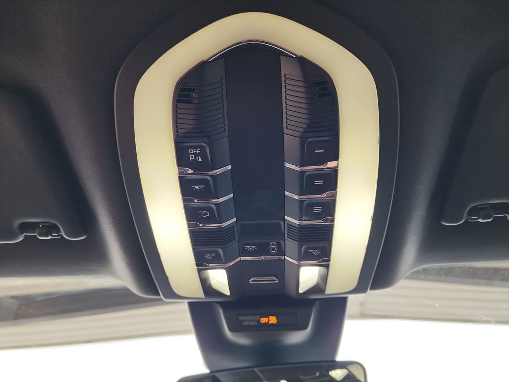 Used 2022 Porsche Macan image 33