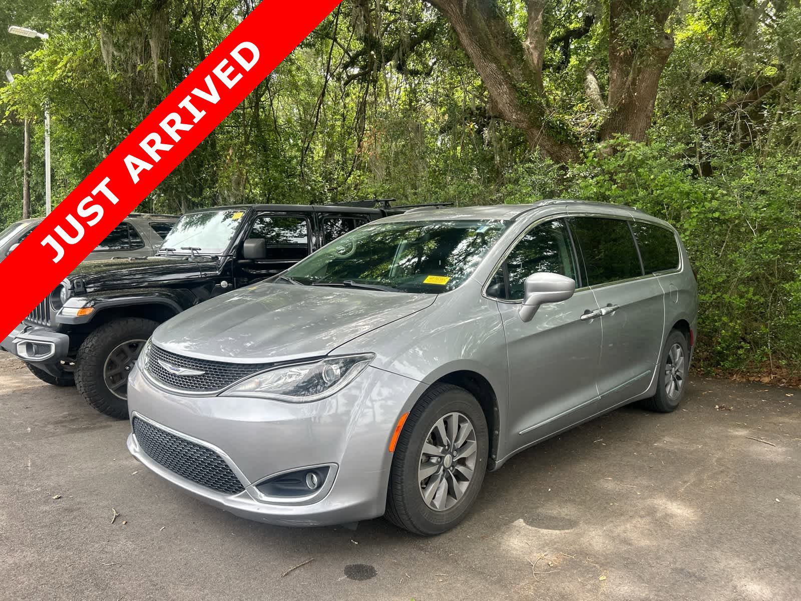 Used 2019 Chrysler Pacifica Touring-L Plus FWD video 1