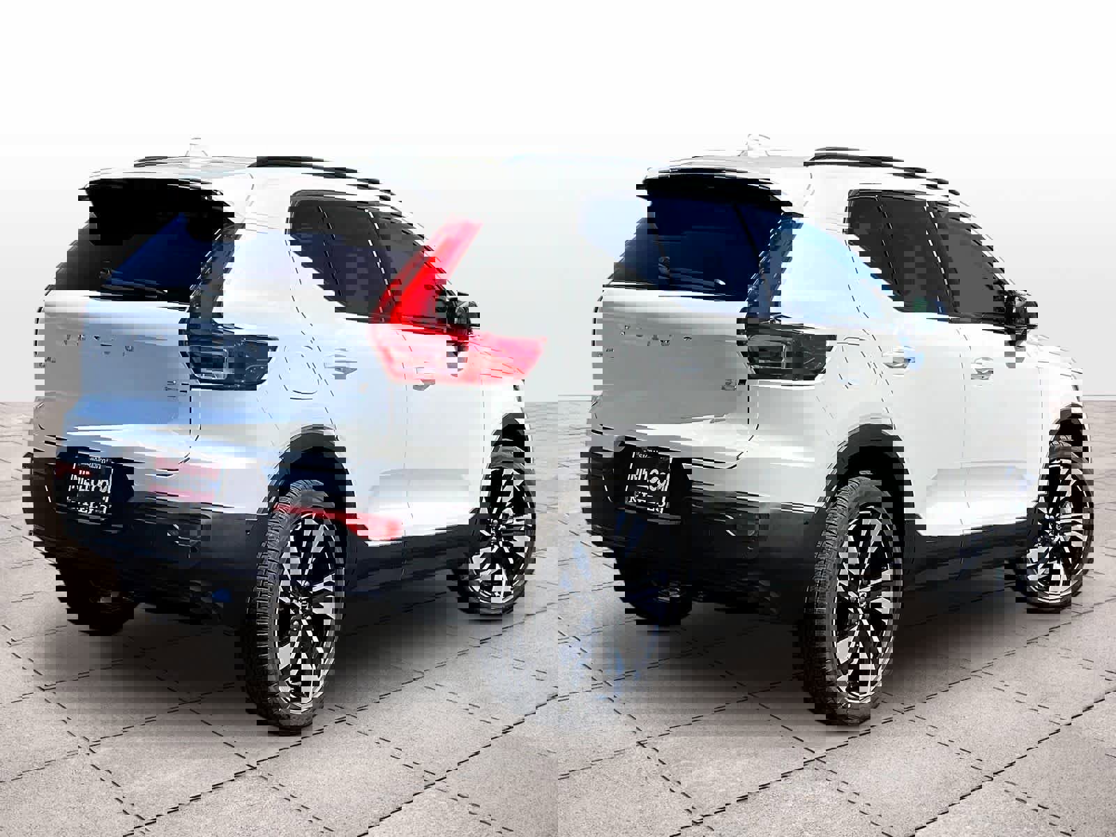 New 2026 Volvo XC40 B5 Ultra w/ Climate Package image 4