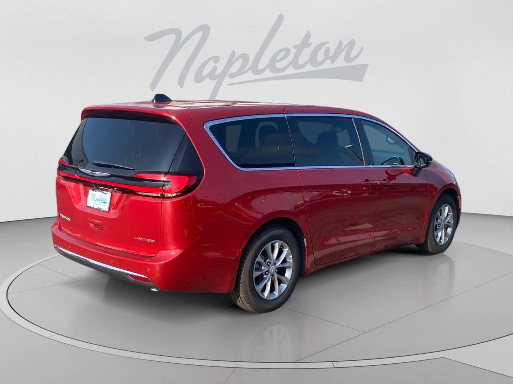 Used 2026 Chrysler Pacifica Limited FWD image 6