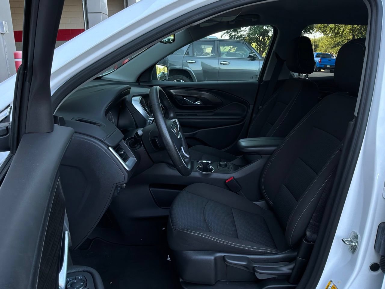 Used 2024 GMC Terrain SLE FWD image 10