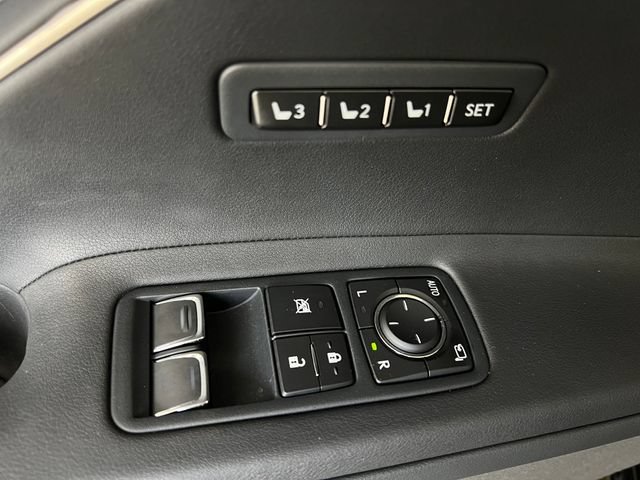 Used 2024 Lexus LC 500 Convertible w/ Touring Package RWD image 29