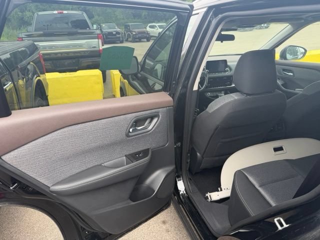 Used 2021 Nissan Rogue SV FWD image 8