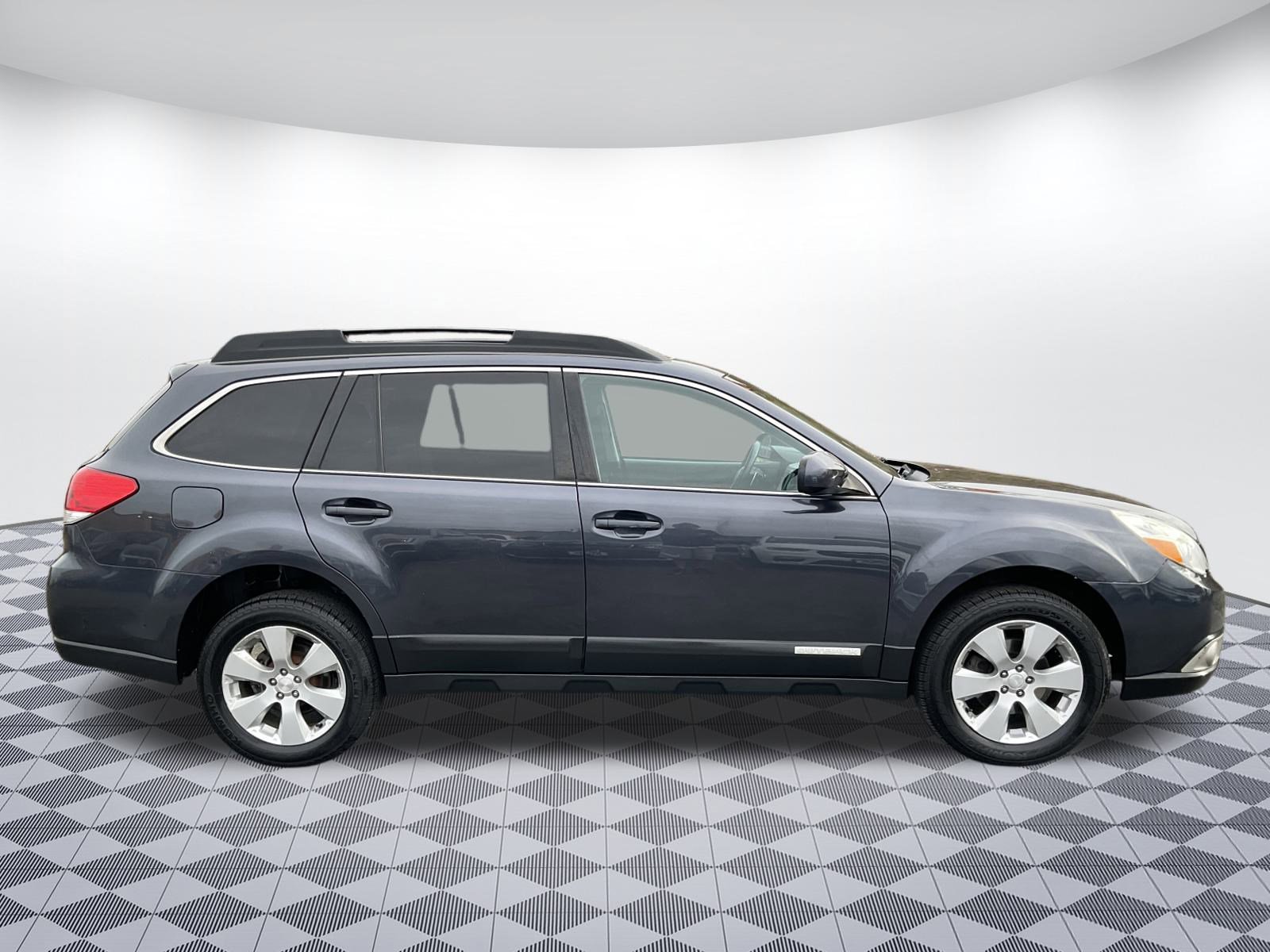 Used 2010 Subaru Outback 2.5i Limited image 2