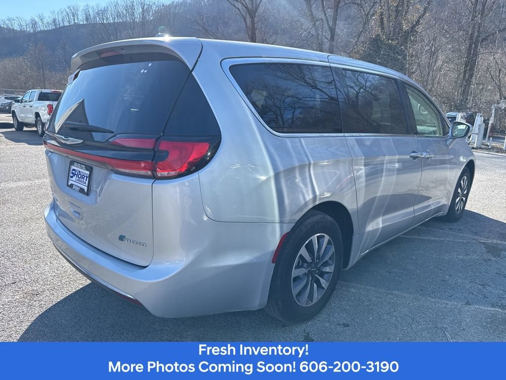 Used 2022 Chrysler Pacifica Touring-L FWD image 6