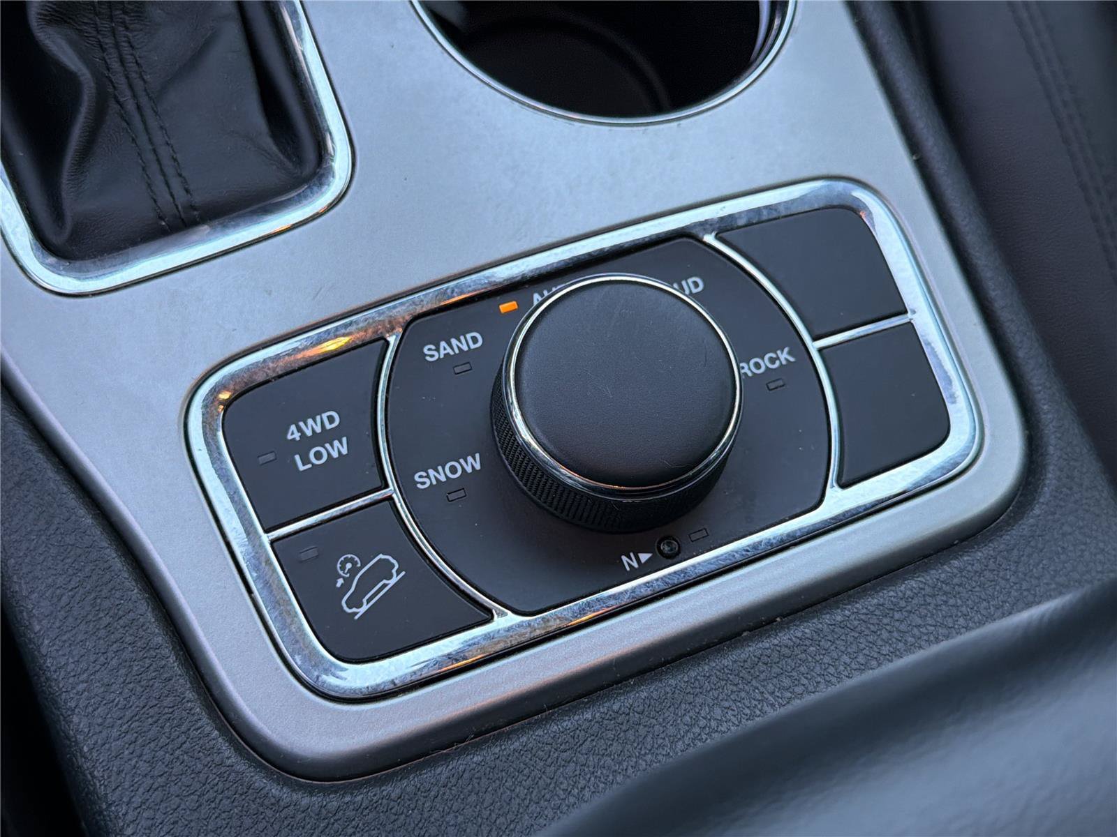 Used 2022 Jeep Grand Cherokee Laredo X AWD/4WD image 32