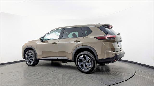 Used 2025 Nissan Rogue SV image 4
