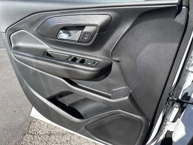 Used 2023 GMC Terrain SLE w/ Driver Convenience Package image 13