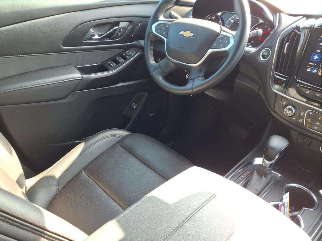 Used 2023 Chevrolet Traverse High Country AWD/4WD image 19