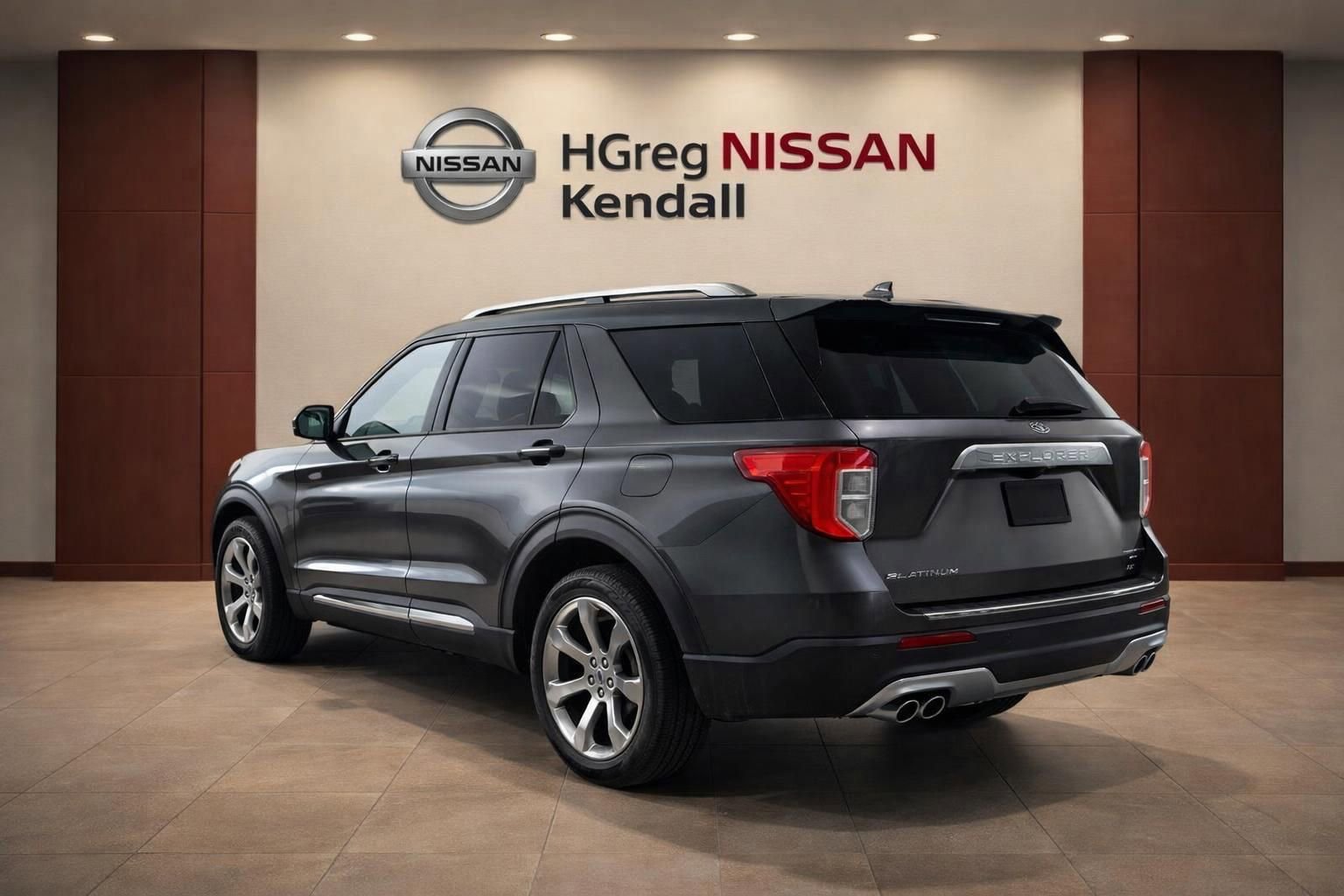 Used 2020 Ford Explorer Platinum w/ Premium Technology Package AWD/4WD image 4