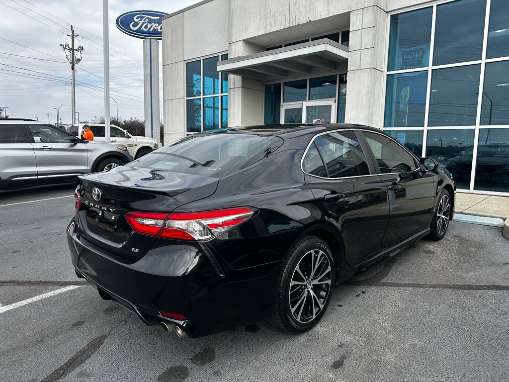 Used 2018 Toyota Camry SE image 4