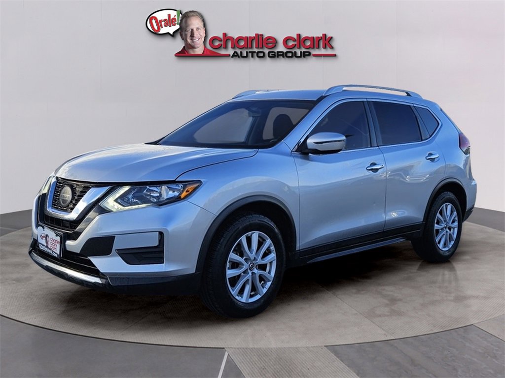 Used 2018 Nissan Rogue SV image 2