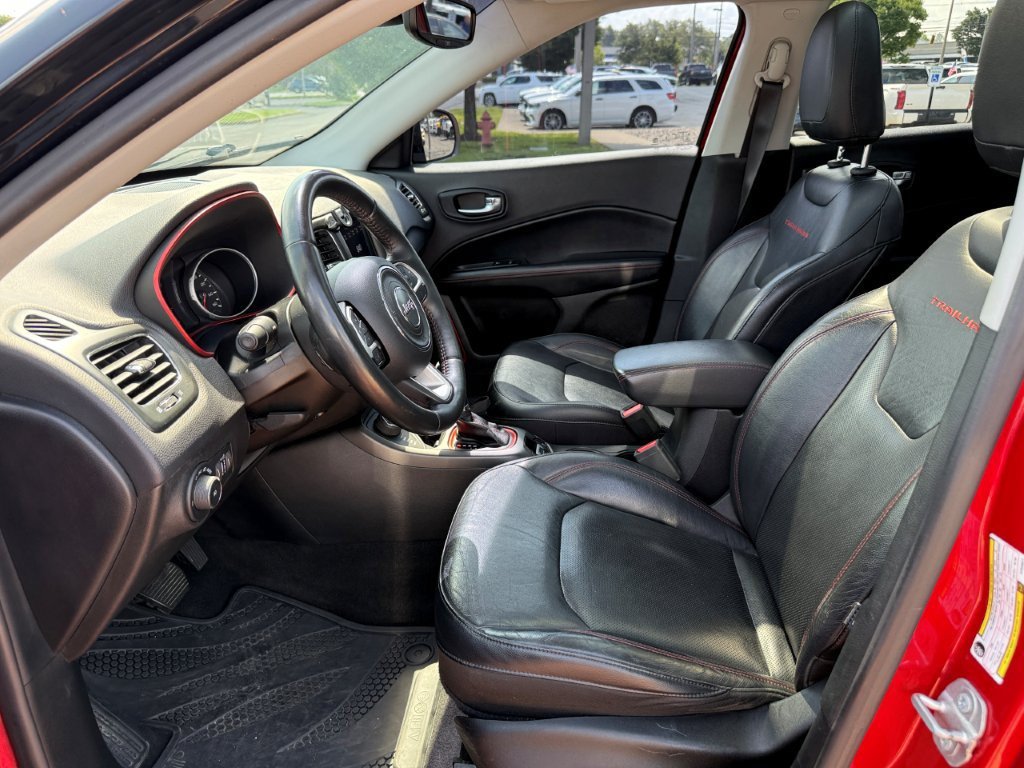 Used 2017 Jeep Compass Trailhawk w/ Leather Interior Group AWD/4WD image 12