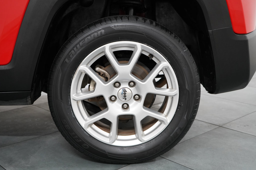 Certified 2023 Jeep Renegade Latitude AWD/4WD image 34