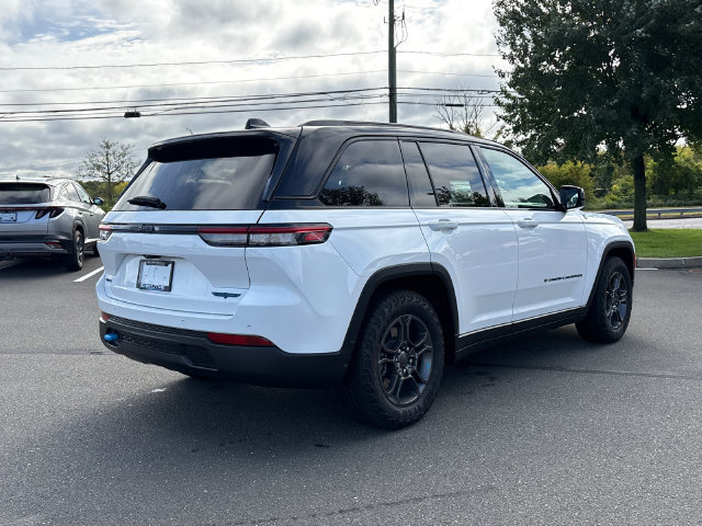 Used 2023 Jeep Grand Cherokee Trailhawk AWD/4WD image 4