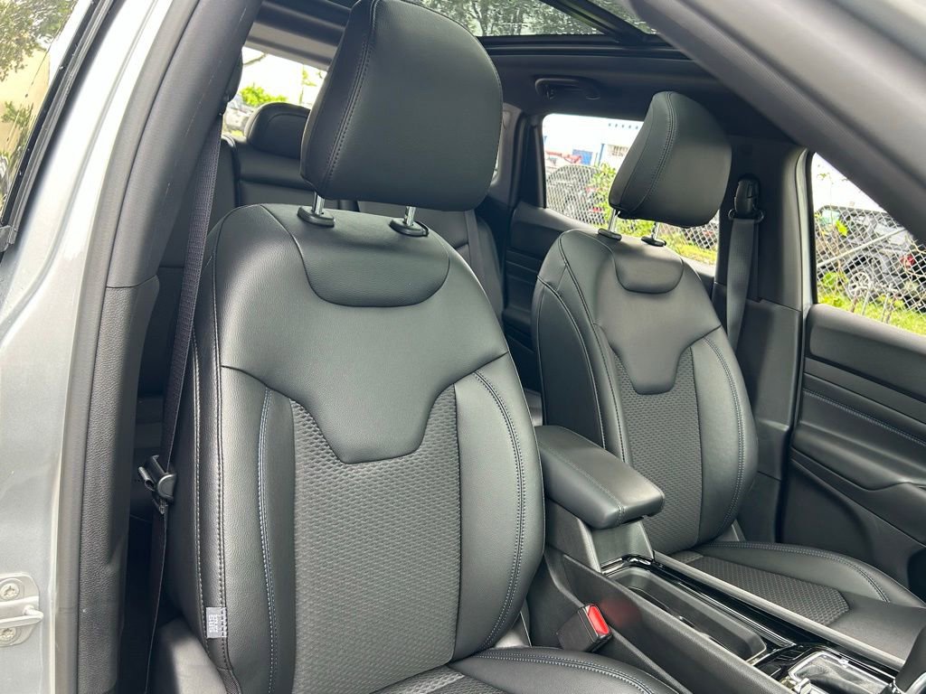 New 2025 Jeep Compass Latitude w/ Sun & Sound Group AWD/4WD image 34