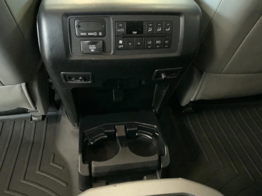 Used 2013 Toyota Sequoia Platinum AWD/4WD image 28