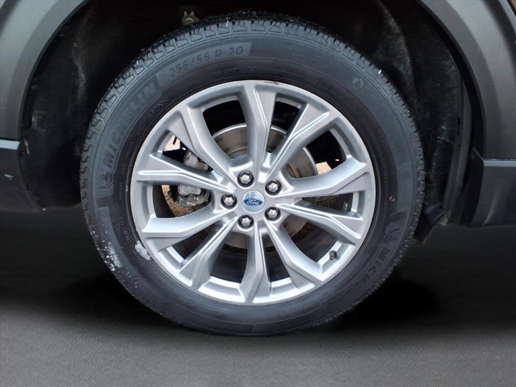 Used 2023 Ford Explorer XLT w/ Equipment Group 202A image 9
